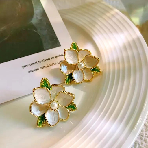 Pearl Flower Stud
